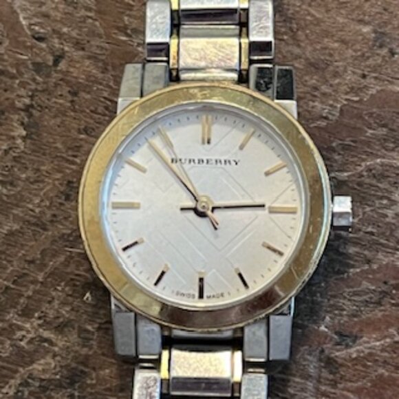 Burberry Ladies Watch---The City 26mm Two Tone Gold - Picture 6 of 7